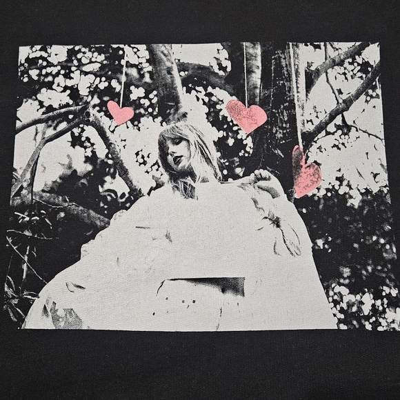 "Home is Where the Heart Is" Lover Valentine's Day Crewneck - Picture 9 of 16